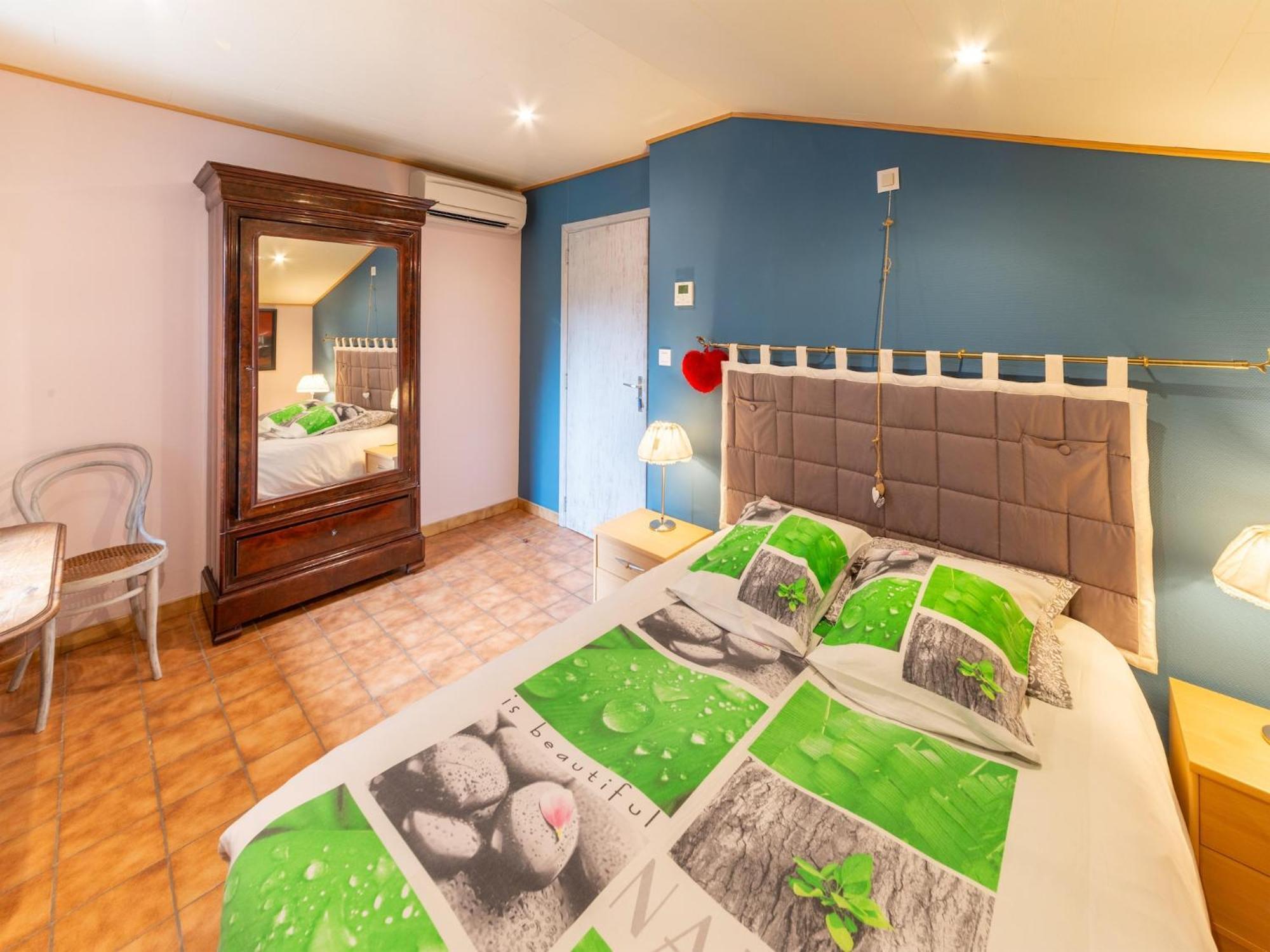 Holiday Home With Bubble Bath Florenville Exterior foto